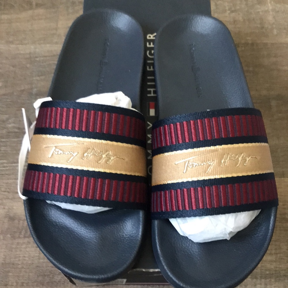 Women’s Slides
